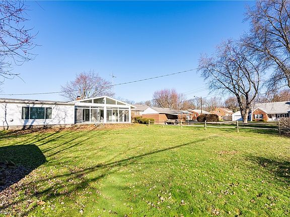 3rd image of 1718 Fernwood Blvd
