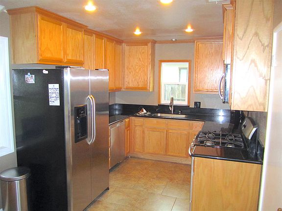 4th image of 3005 Berkshire Way