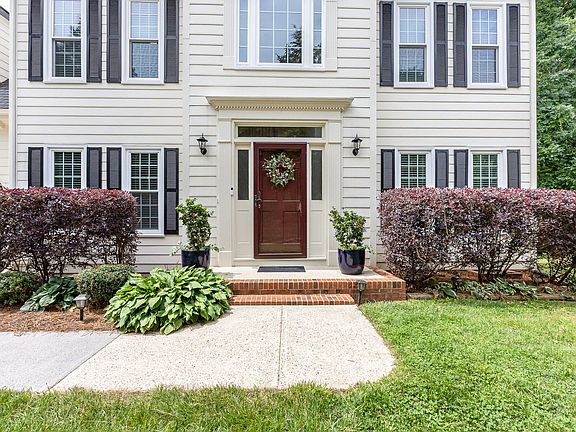 3rd image of 104 Odessa Cir