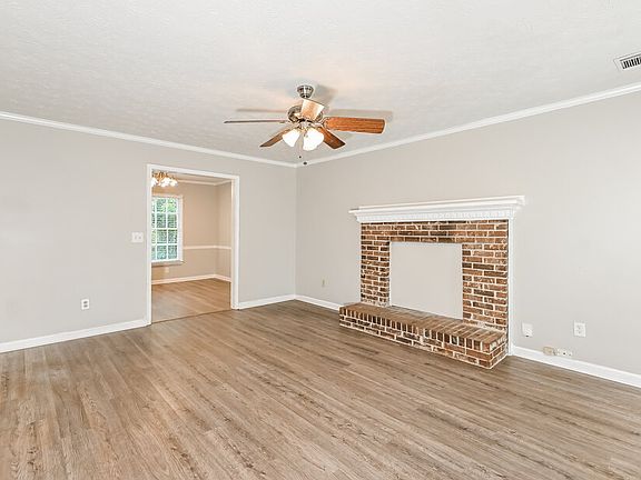 4th image of 1551 Willow Creek Ct