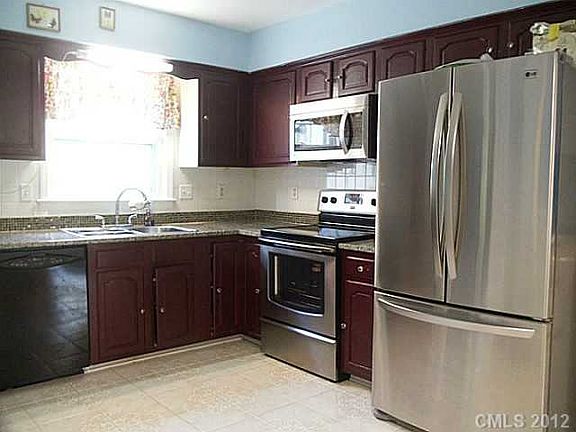 3rd image of 6638 Brynwood Dr