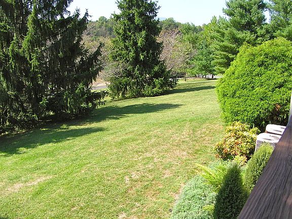 4th image of 245 Riverbend Dr