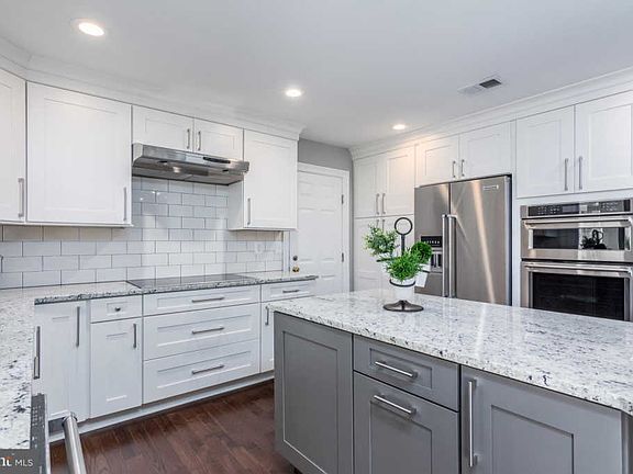 5th image of 8293 Highglade Ct
