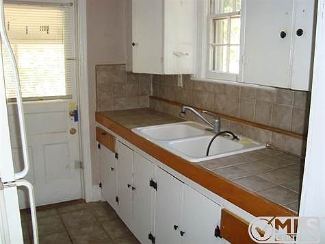 5th image of 516 E Jennings St