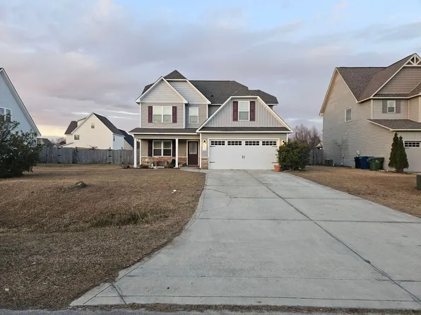 211 Breakwater Dr, Sneads Ferry, NC 28460