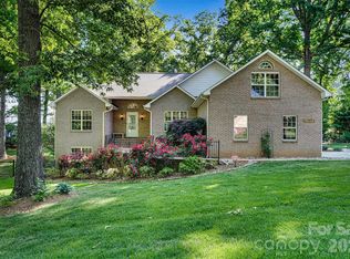 7538 Golf Course Dr S, Denver, NC 28037