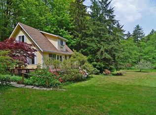 9868 NE Day Rd E, Bainbridge Island, WA 98110