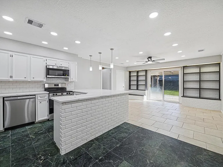1703 Raintree St — Photo 6