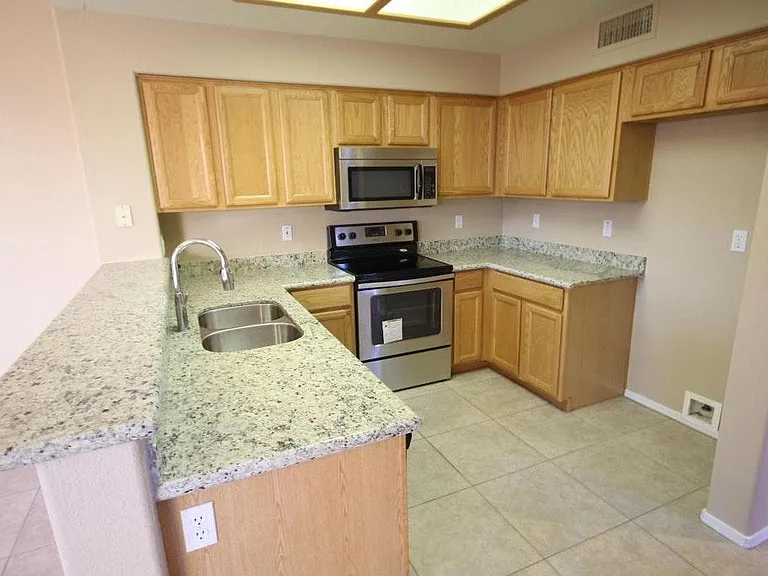 4907 W Wahalla Ln — Photo 2