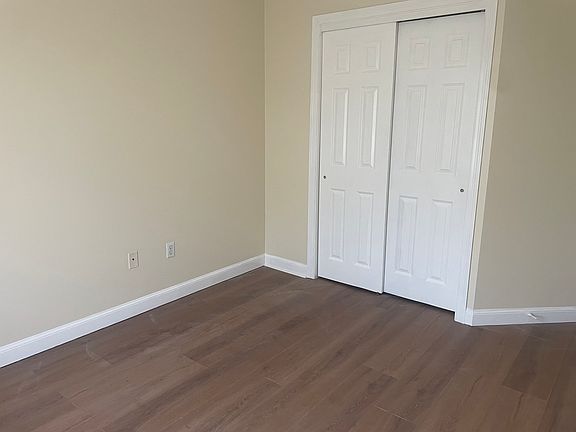 4th image of 20 Harriet Thayer Ave #18