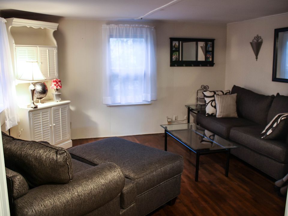 Sitting Room / Dinning Room