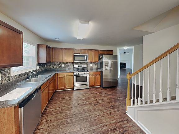 3rd image of 3805 Hawk Tail Dr