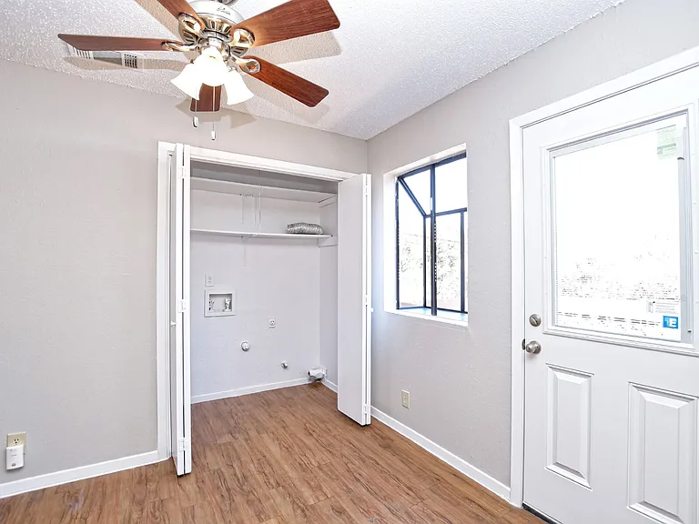 301 Algerita Dr #D — Photo 9