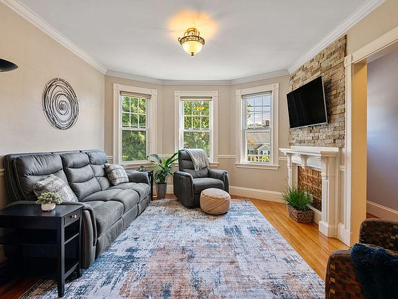 3rd image of 80 Pleasant St #2