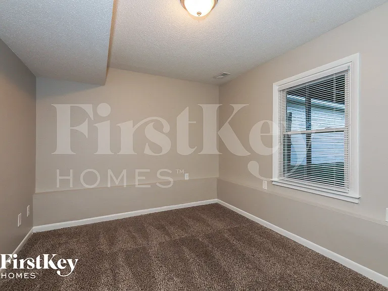 8508 Woodthorn Pl — Photo 12