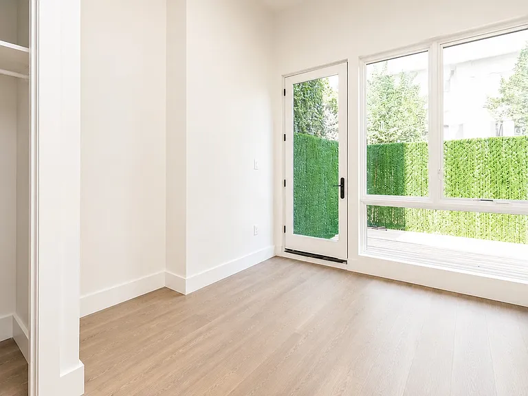 483 Driggs Ave #1A — Photo 4