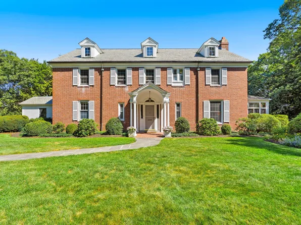 8 Oakmount Cir, Lexington, MA 02420