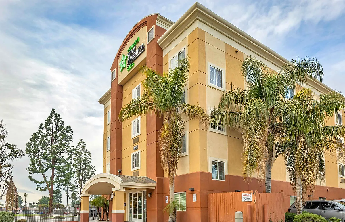 Exterior - Bakersfield - Chester Lane