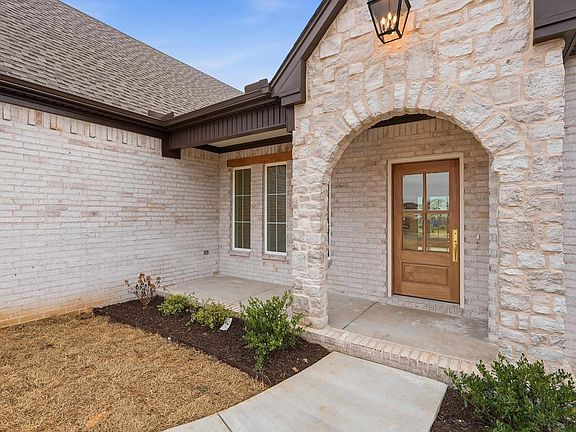 5th image of 10 Dandelion Dr