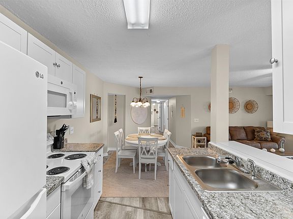 5th image of 2268 Essex Dr. #G
