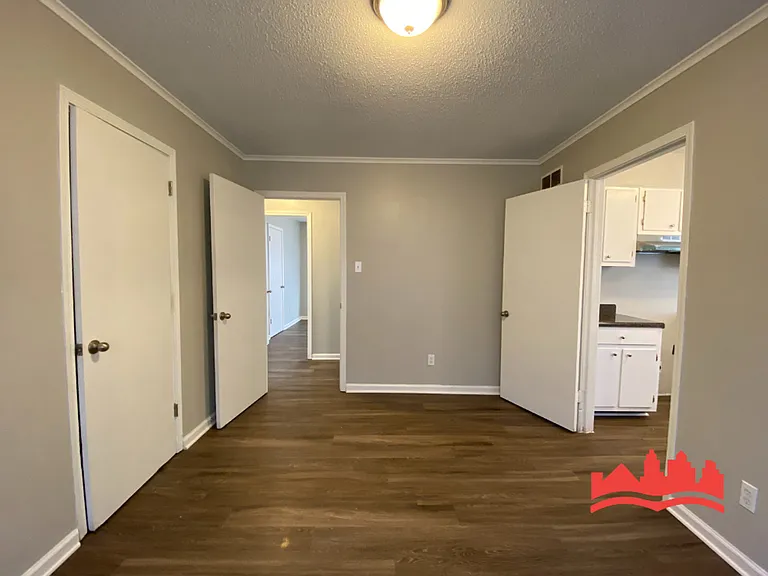 4574 Whiteside St — Photo 10