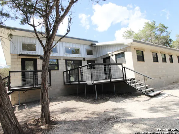 242 WHITE BASS DR, Lakehills, TX 78063