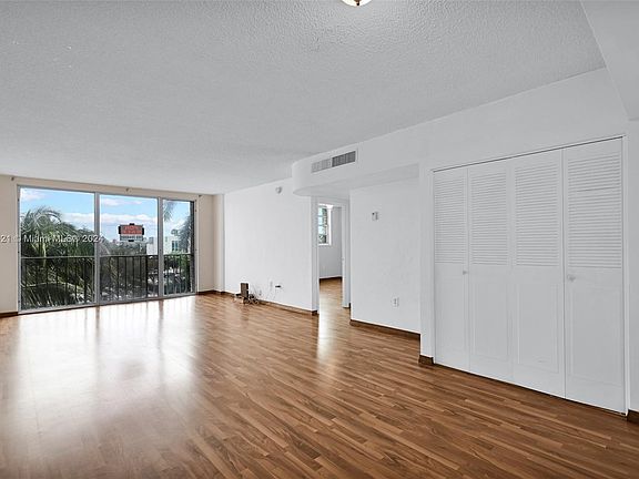 5th image of 800 West Ave APT 530