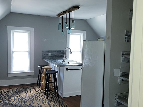 4th image of 51 E Wood St #2
