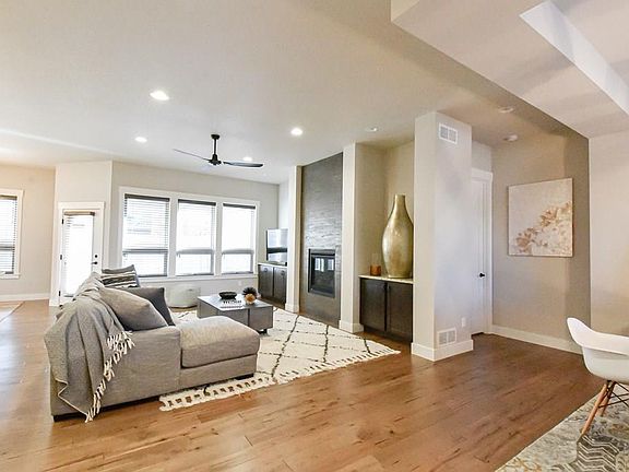 2nd image of 5534 Terracina Pl
