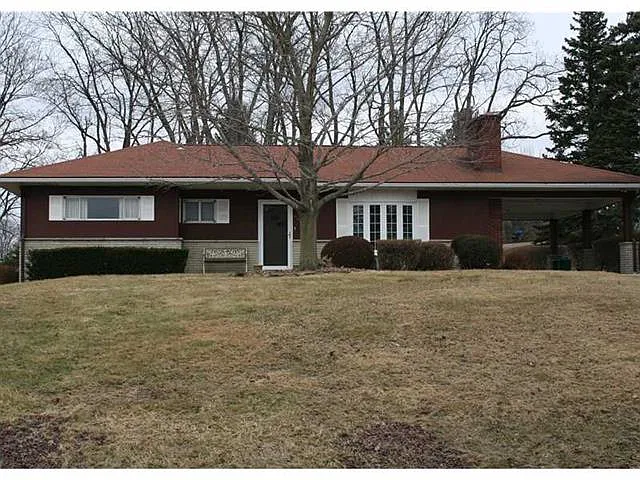 402 Russell Dr photo 1