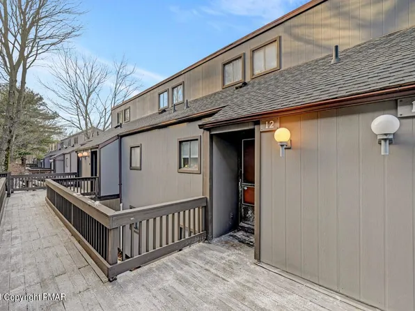 12 Middle Village Way, Tannersville, PA 18372