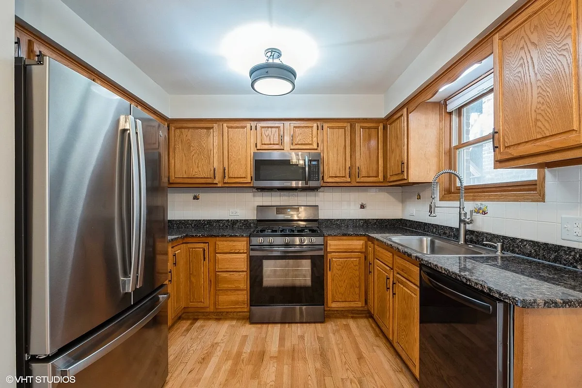 Building Photo - 7411 N Claremont Ave #1E