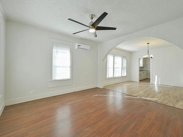 607 N Evans Ave — Photo 4