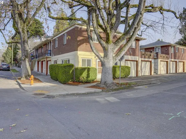 Courtney, 1501-1517 SE Oak St #1513, Portland, OR 97214