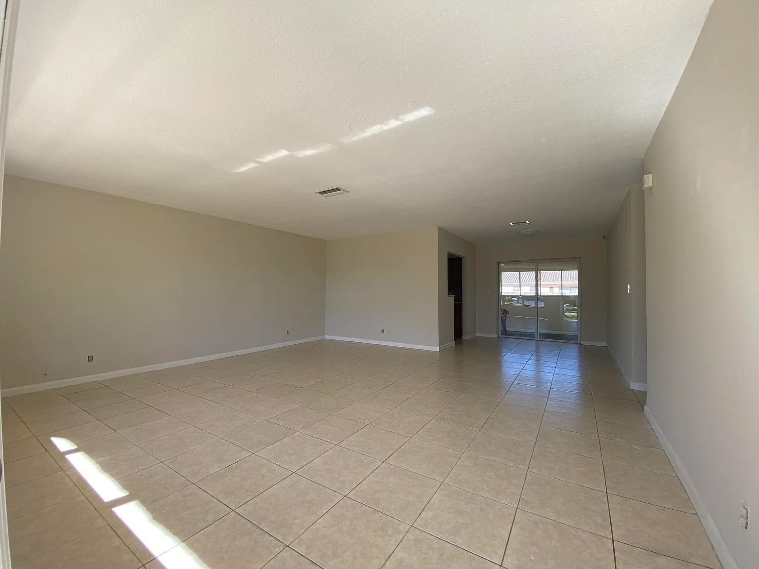 4 bed, 2.0 bath, 1773 sqft, $3,500 — Photo 3