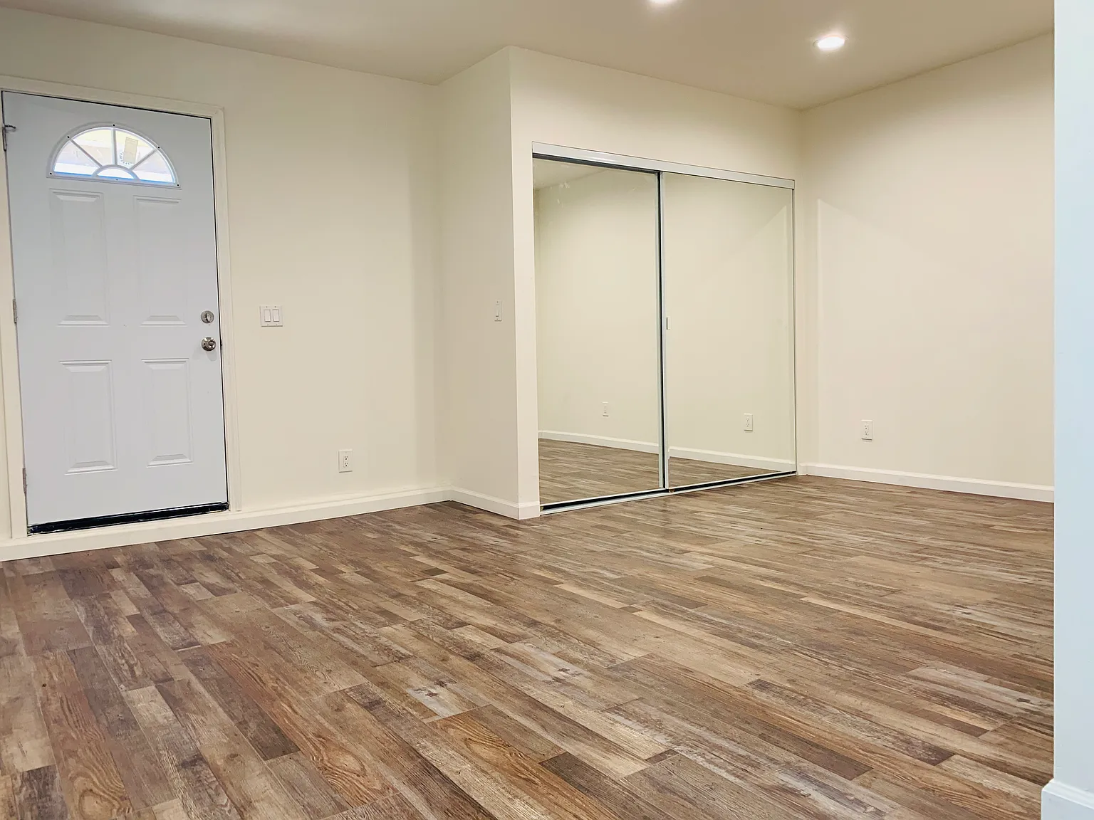 Studio, 440 sqft, $2,200 — Photo 4