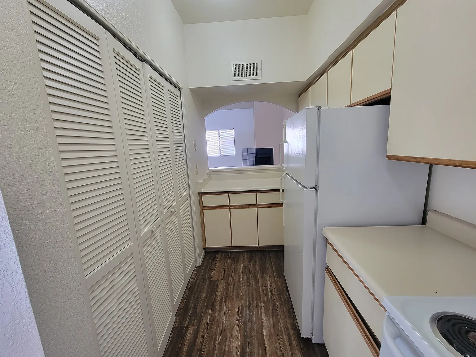 2 bed, 900 sqft, $1,150 — Photo 3