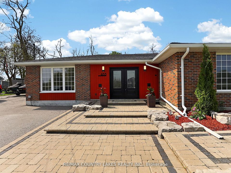 1st image of 653 Simcoe St