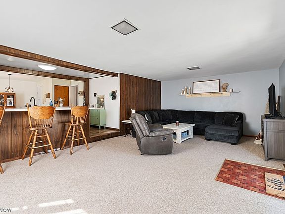3rd image of 221 W 42nd St