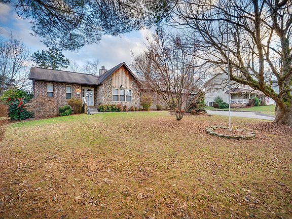 3rd image of 11 Gatewood Dr