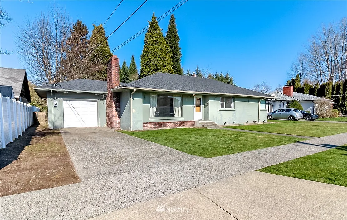 819 9th Avenue NW photo 1