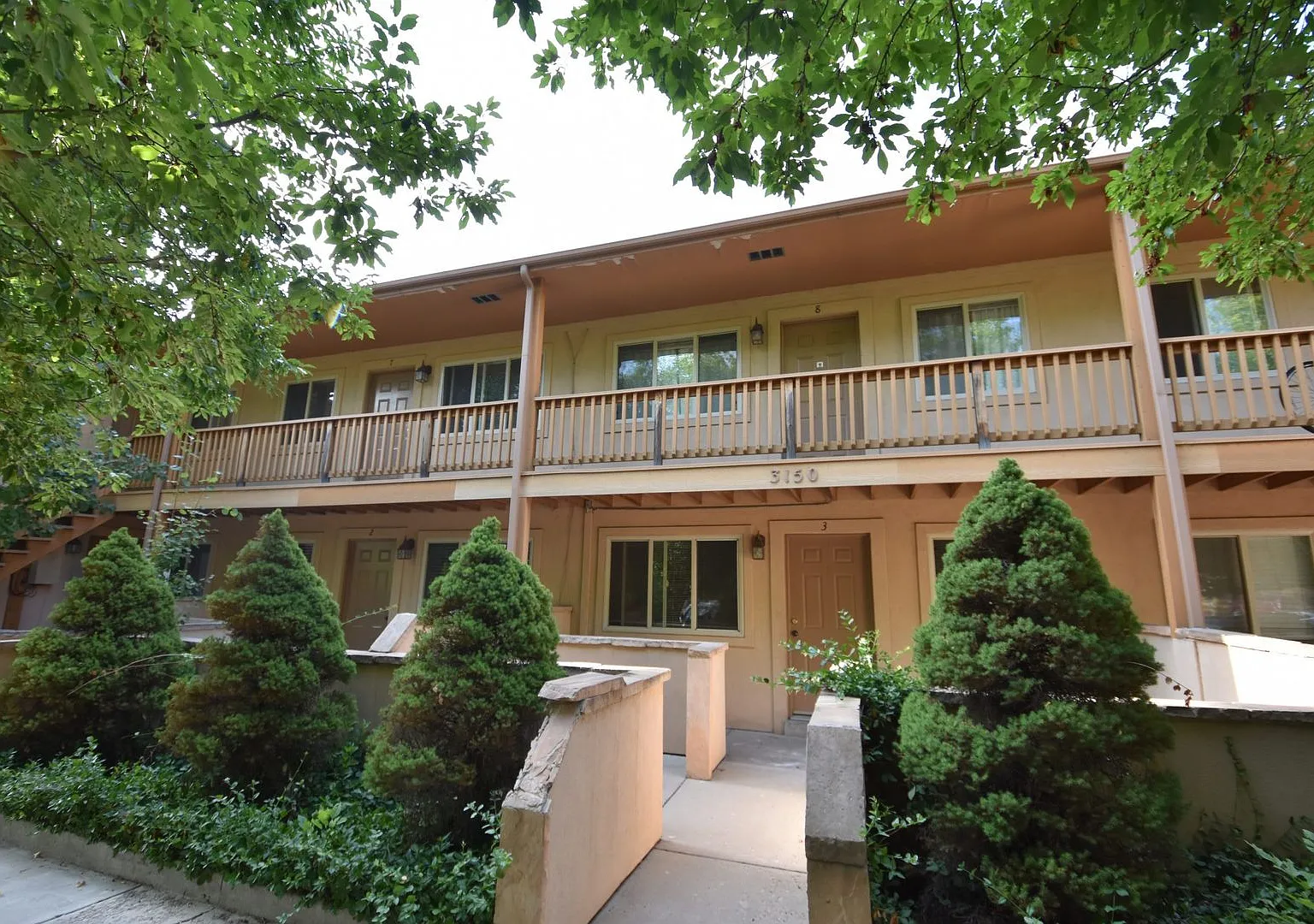 1 Bedroom Condo 3 Blocks from CU! — Photo 1