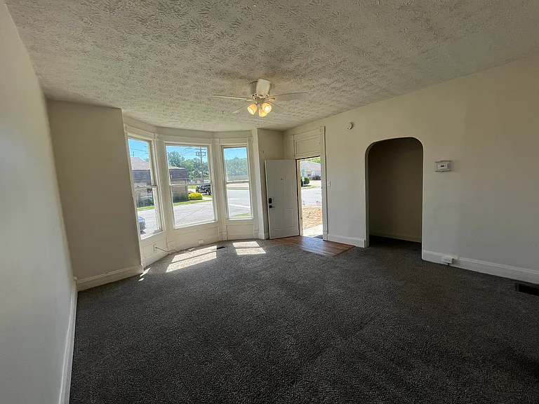 1436 Union St — Photo 4