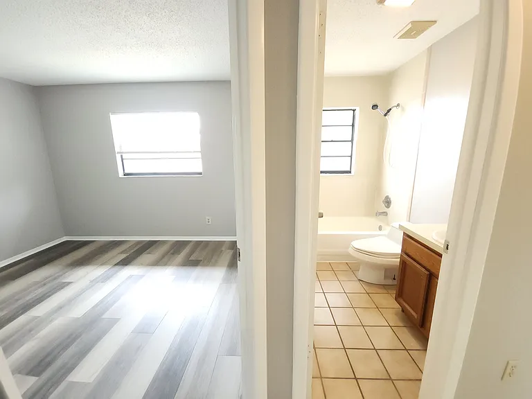 1140 Plaza Comercio NE #2 — Photo 19