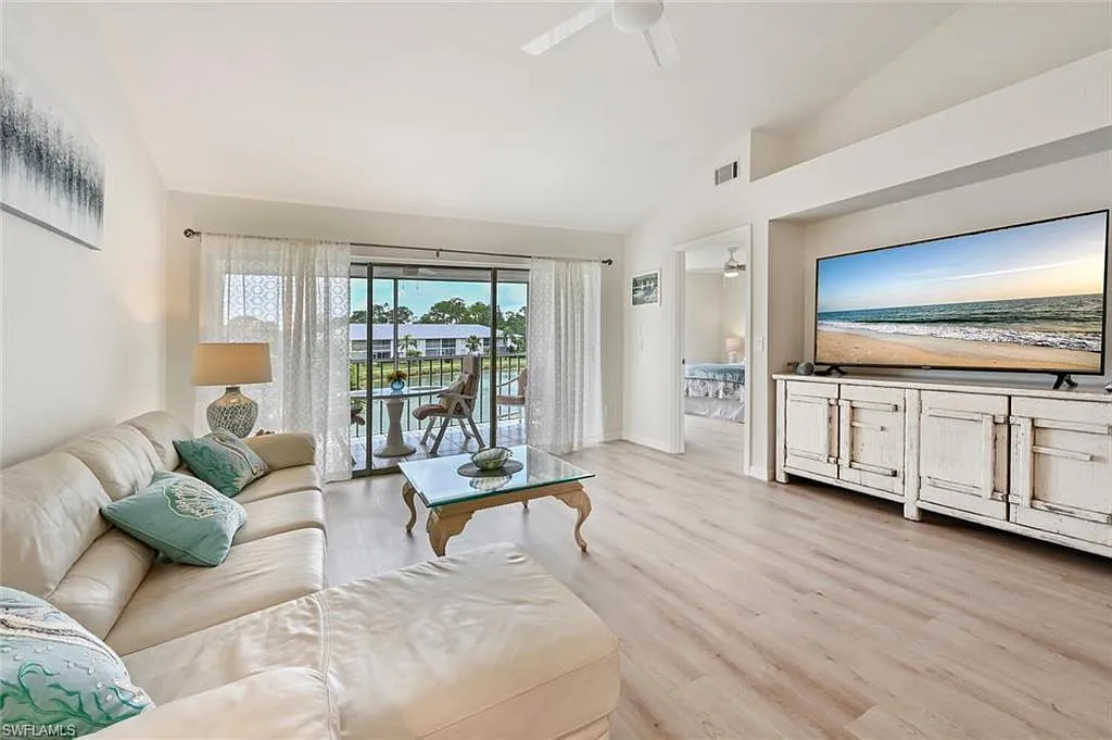 2 bed, 2.0 bath, 1200 sqft, $4,700 — Photo 2