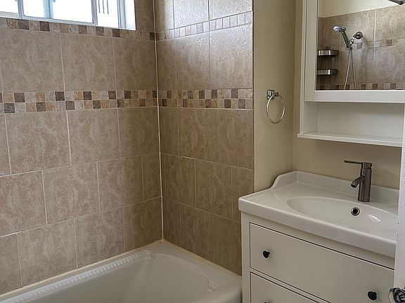 4th image of 1433 Madison Ave