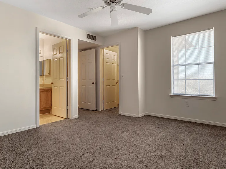 Shadow Ridge Apartments — Photo 21