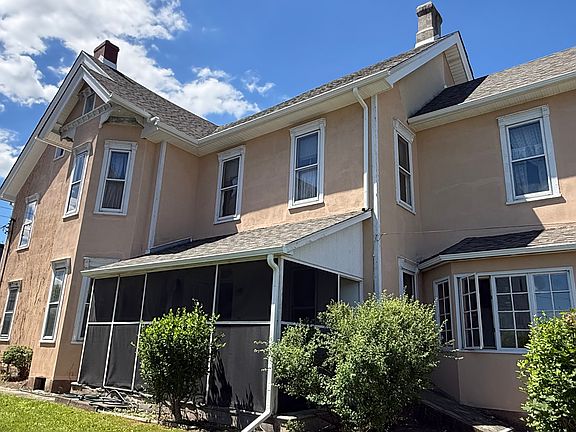 3rd image of 305 E 21st St
