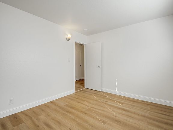 2nd image of 517 N San Mateo Dr #1
