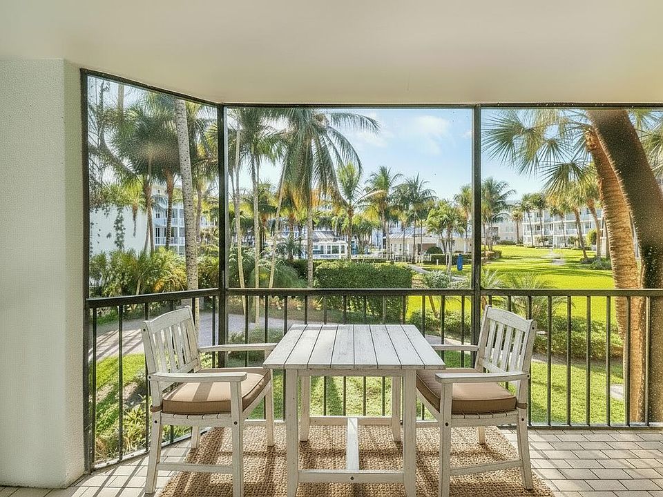 1st image of 122 Bay Colony Drive N